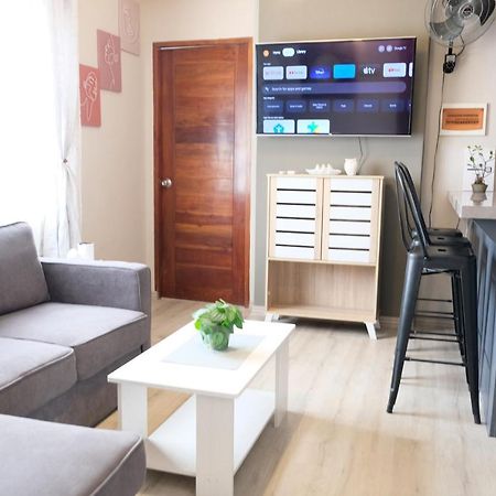 2-Bedroom Boutique City Condo - Newly Renovated! Cebu Buitenkant foto
