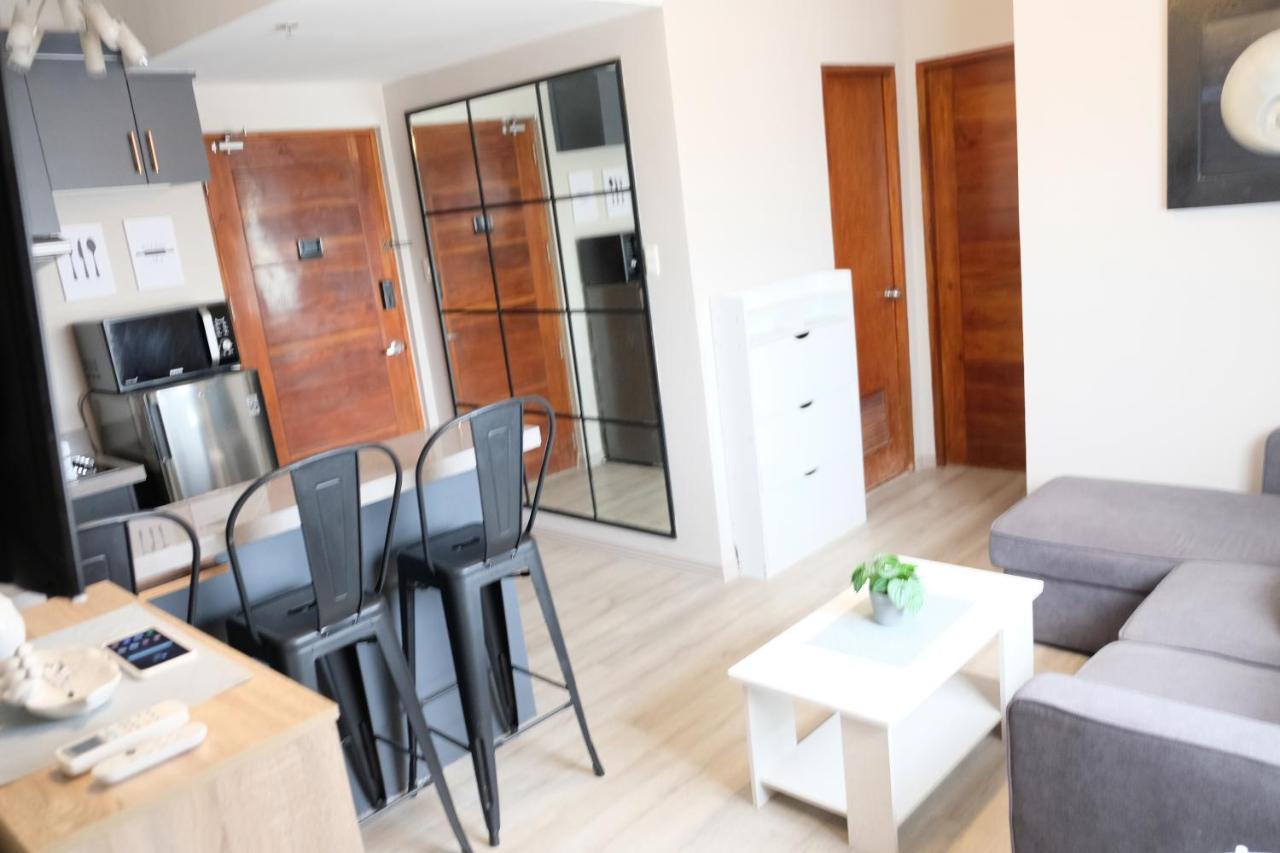 2-Bedroom Boutique City Condo - Newly Renovated! Cebu Buitenkant foto