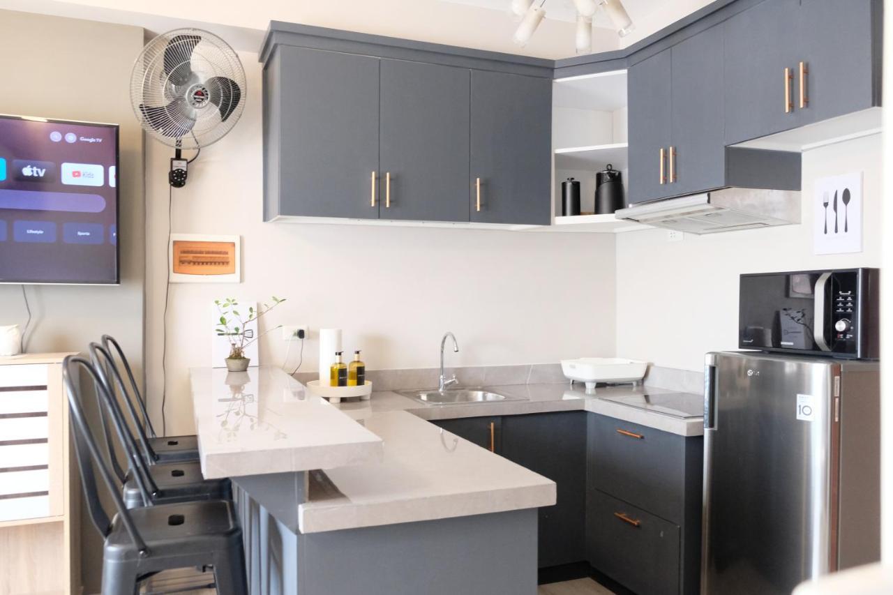 2-Bedroom Boutique City Condo - Newly Renovated! Cebu Buitenkant foto
