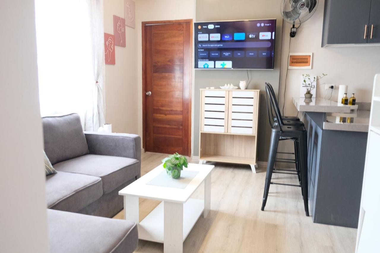 2-Bedroom Boutique City Condo - Newly Renovated! Cebu Buitenkant foto