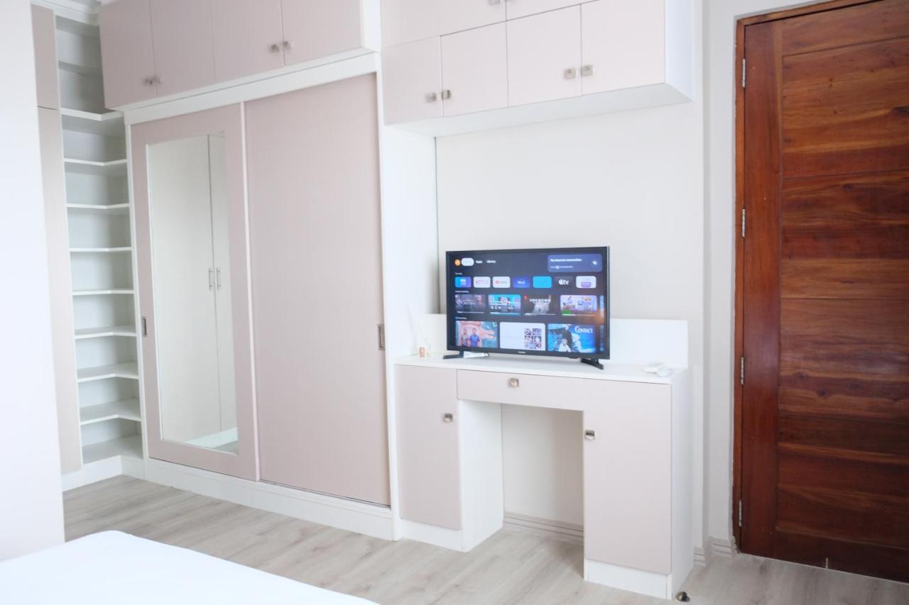 2-Bedroom Boutique City Condo - Newly Renovated! Cebu Buitenkant foto