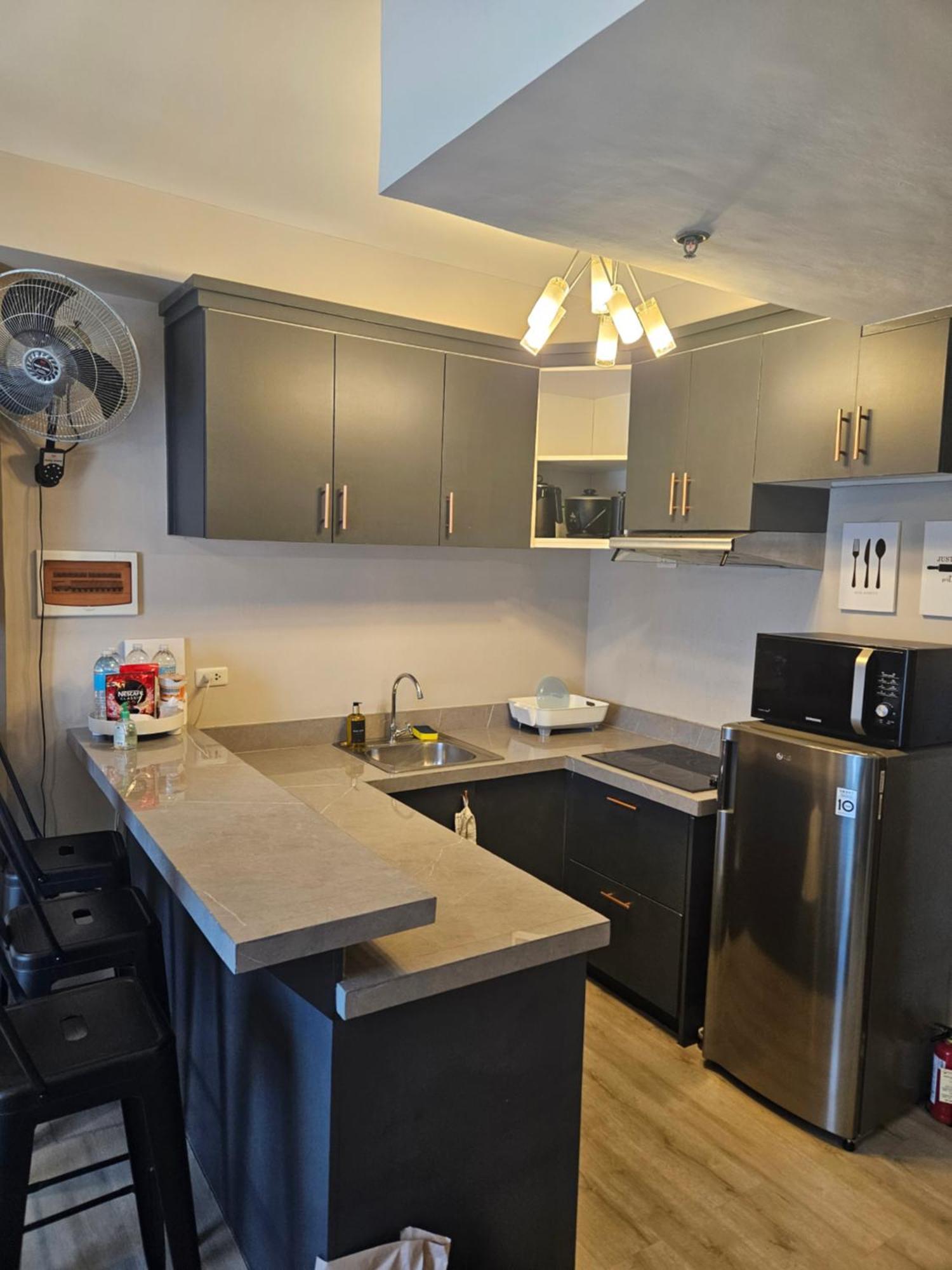 2-Bedroom Boutique City Condo - Newly Renovated! Cebu Buitenkant foto