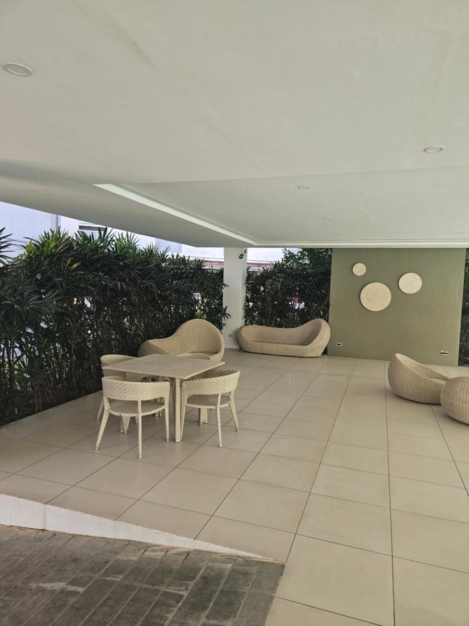 2-Bedroom Boutique City Condo - Newly Renovated! Cebu Buitenkant foto